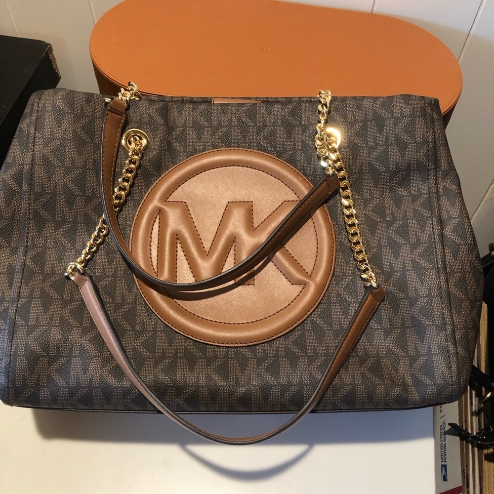 Nwot Michael Kors Large Logo Brown And Tan Bag Gold Chain Handles 10x15x5